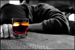 Alcohol العقاقير العشرة الأكثرُ خطورةً و التّفاعلاتُ الجسدية المصحوبة بها. 