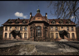 Top 10 most Haunted Hospitals in The World, Scariest Building Place