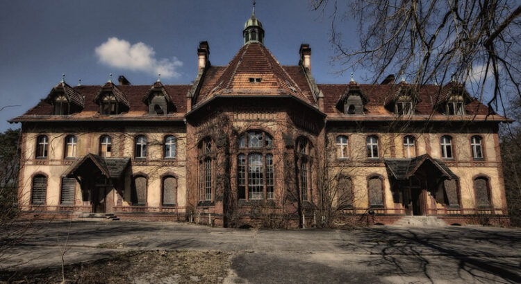 Top 10 most Haunted Hospitals in The World, Scariest Building Place